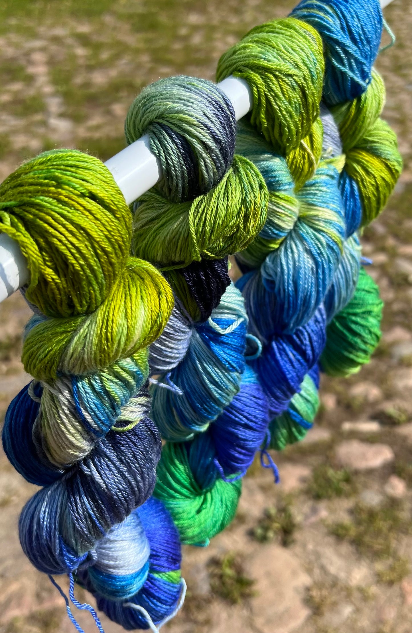 Håndfarvet sw merino og morbærsilke 50/50