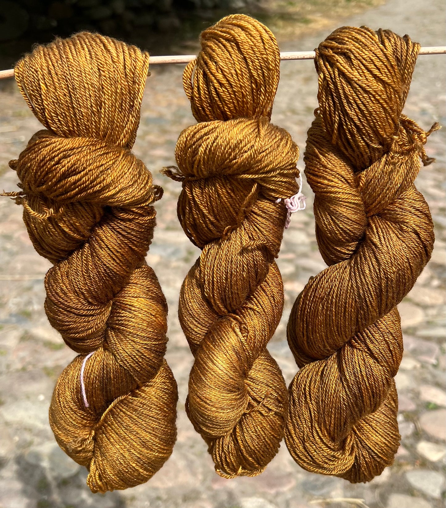 Håndfarvet sw merino og morbærsilke 50/50