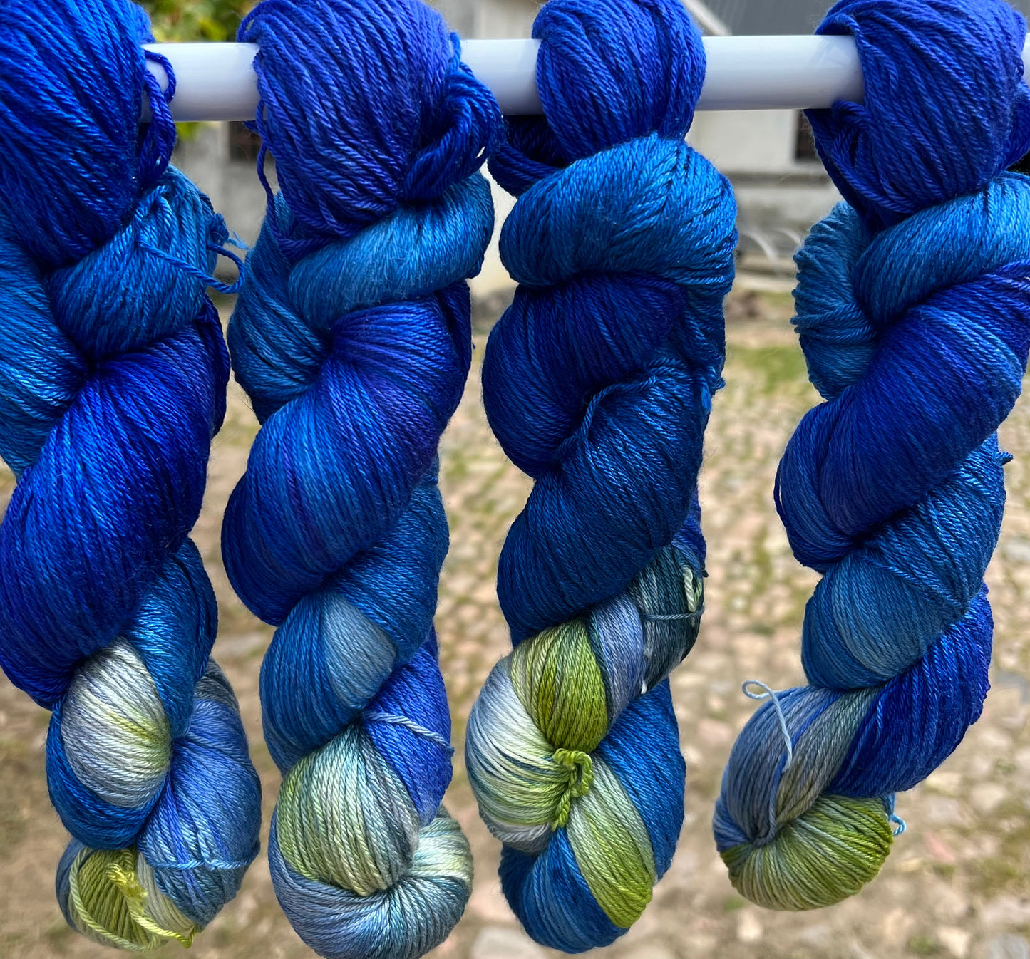 Håndfarvet sw merino og morbærsilke 50/50