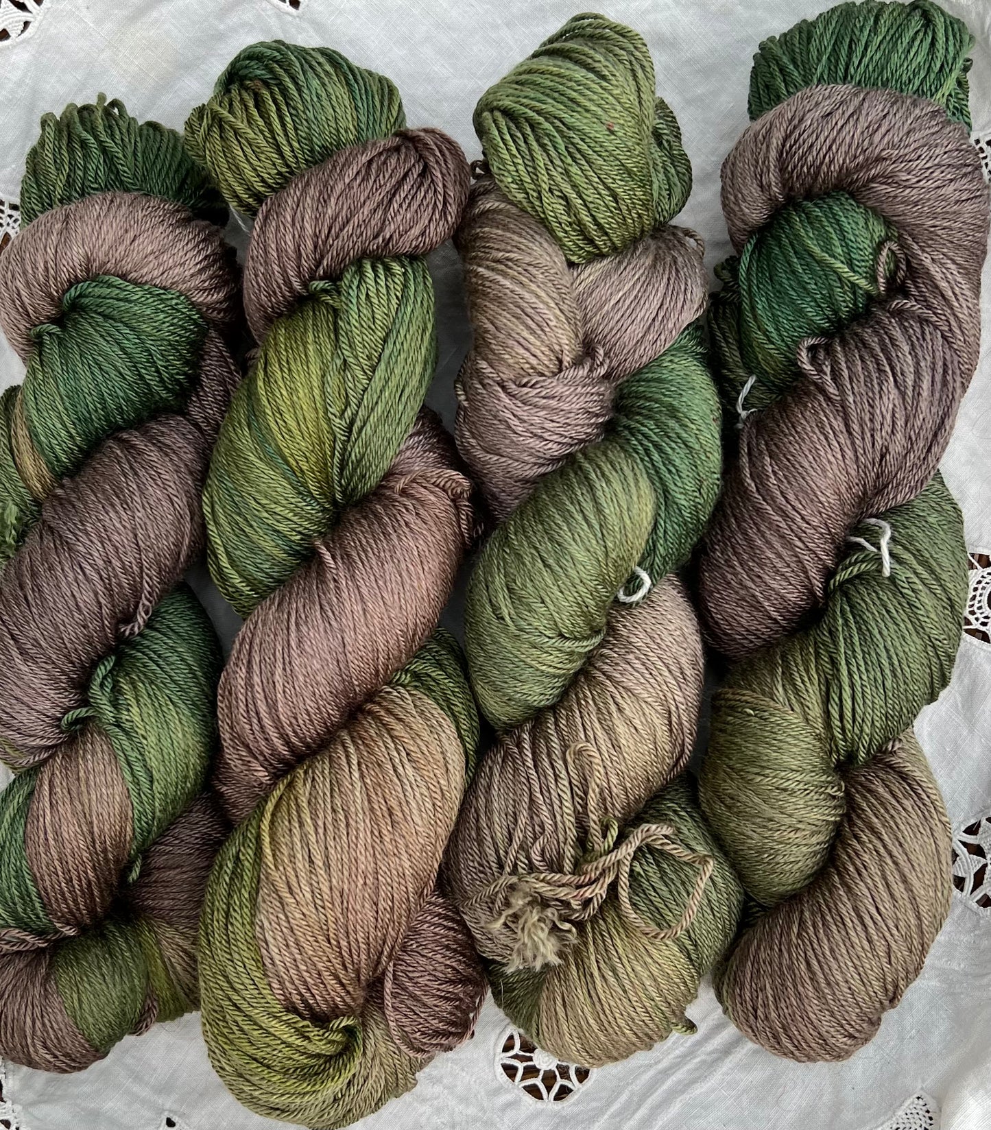 Håndfarvet sw merino og morbærsilke.