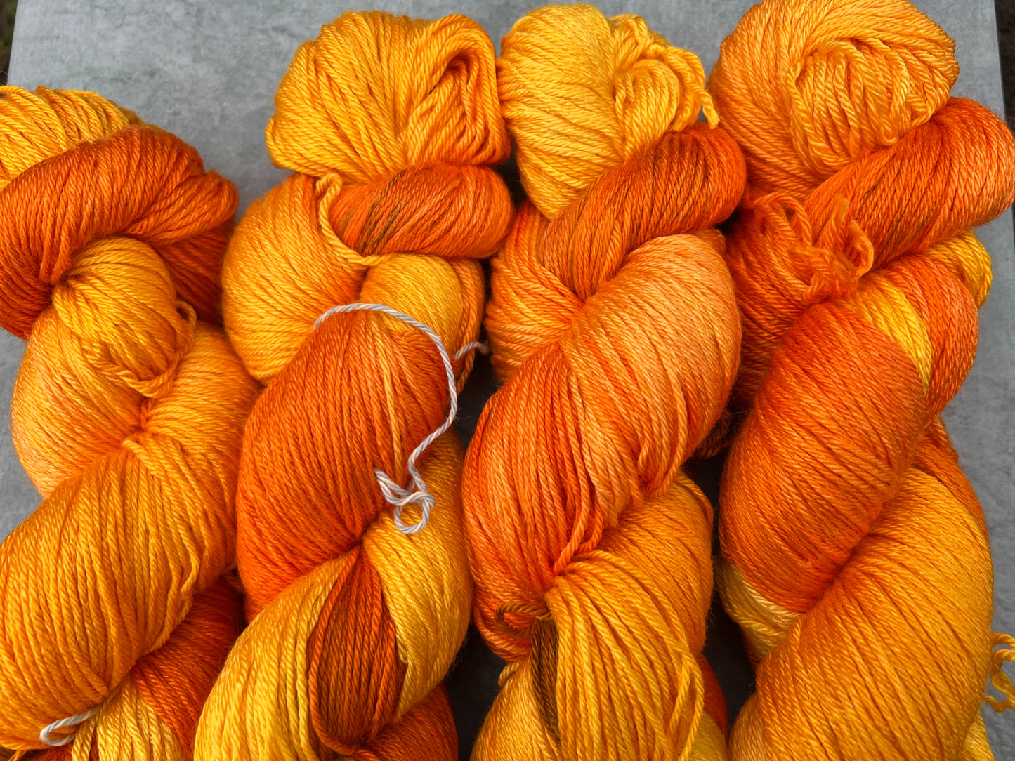 Håndfarvet sw merino og morbærsilke 50/50