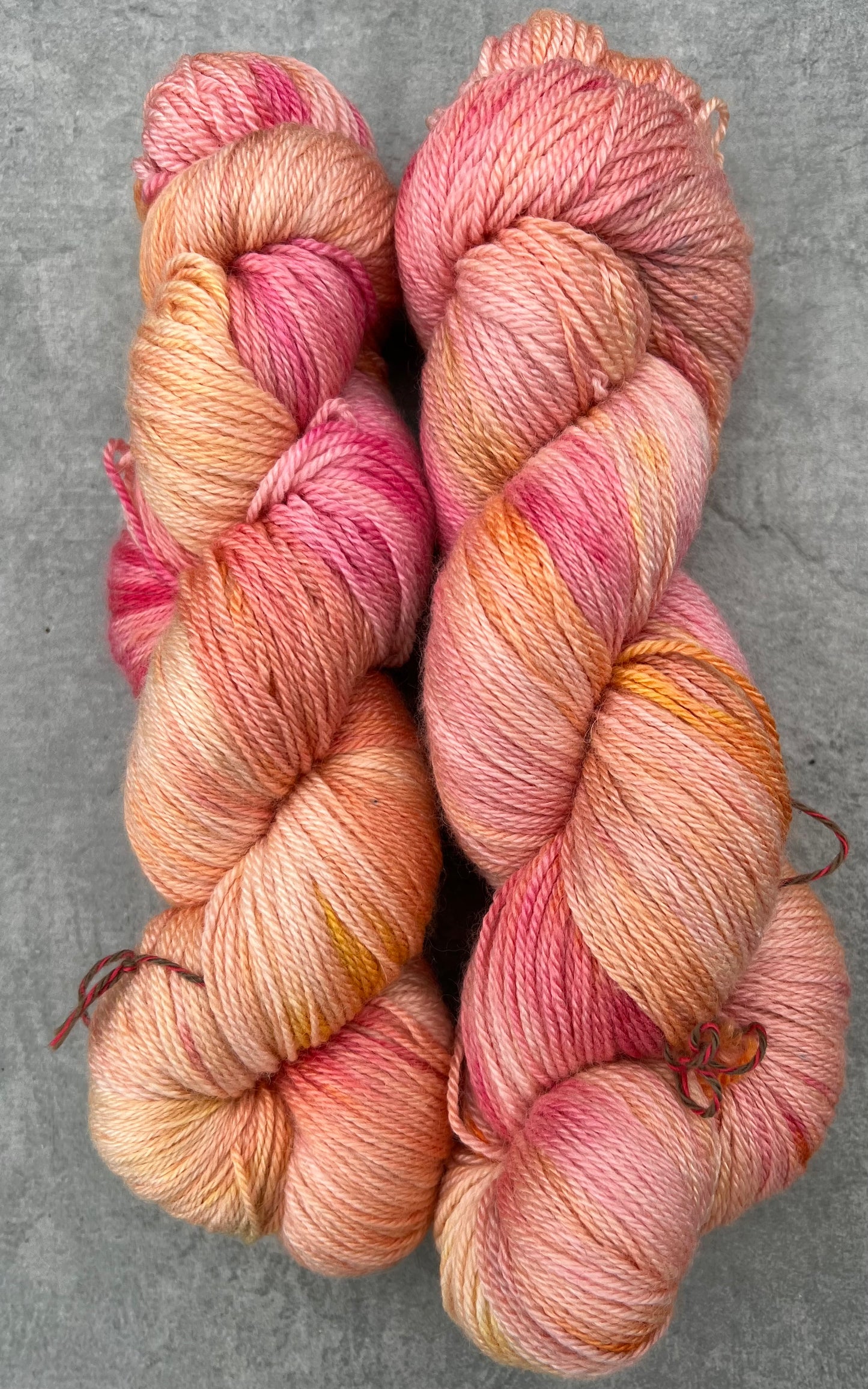 Håndfarvet merino , silke og cashmere.