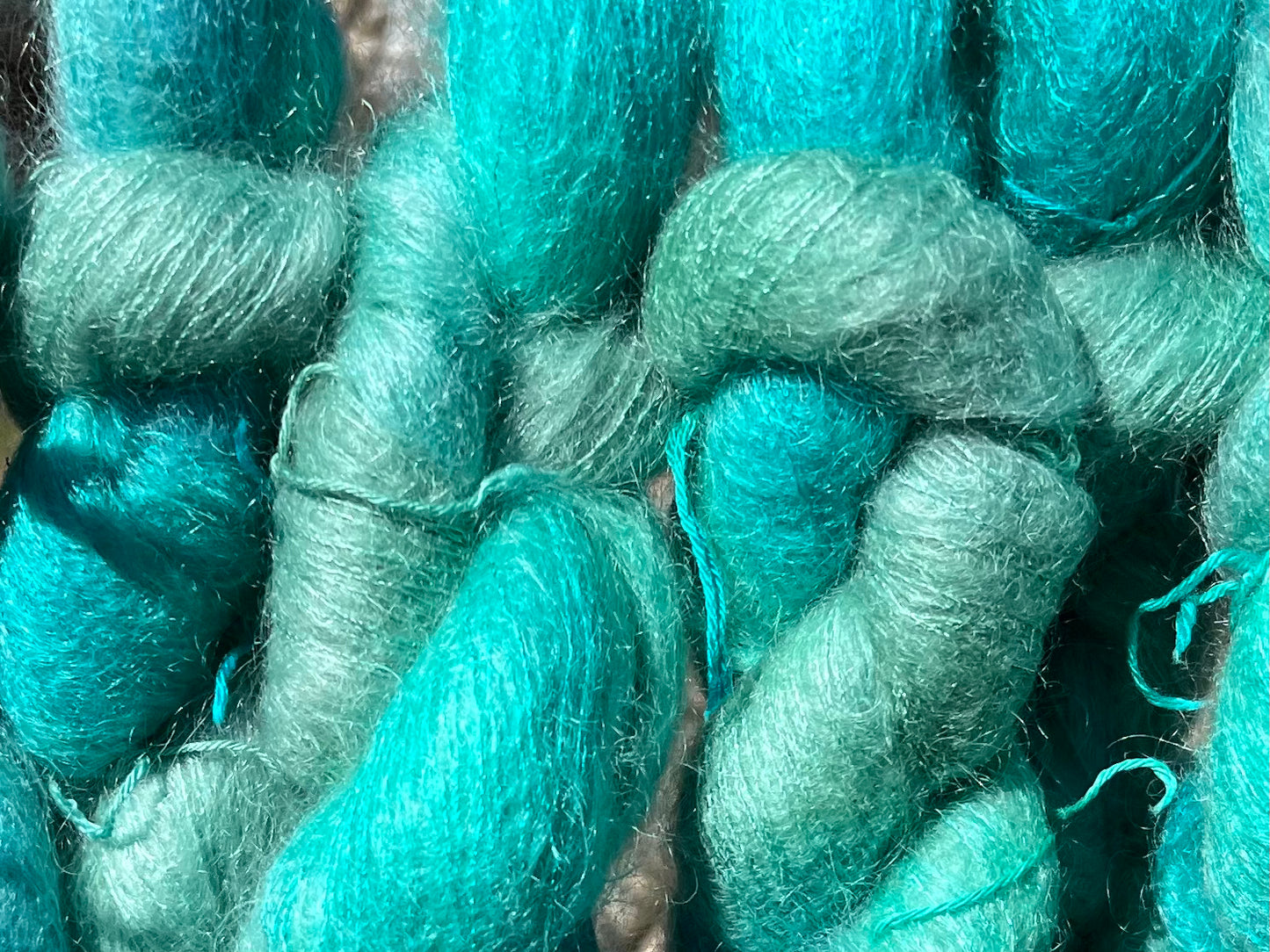 Håndfarvet Velfærdsmohair 🩵