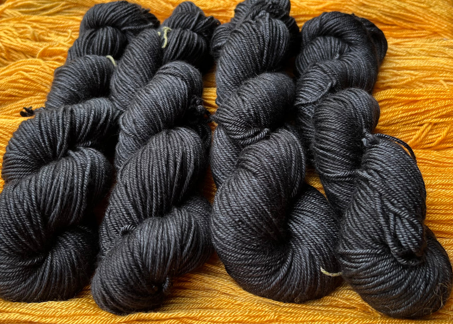 Håndfarvet sw merino og morbærsilke