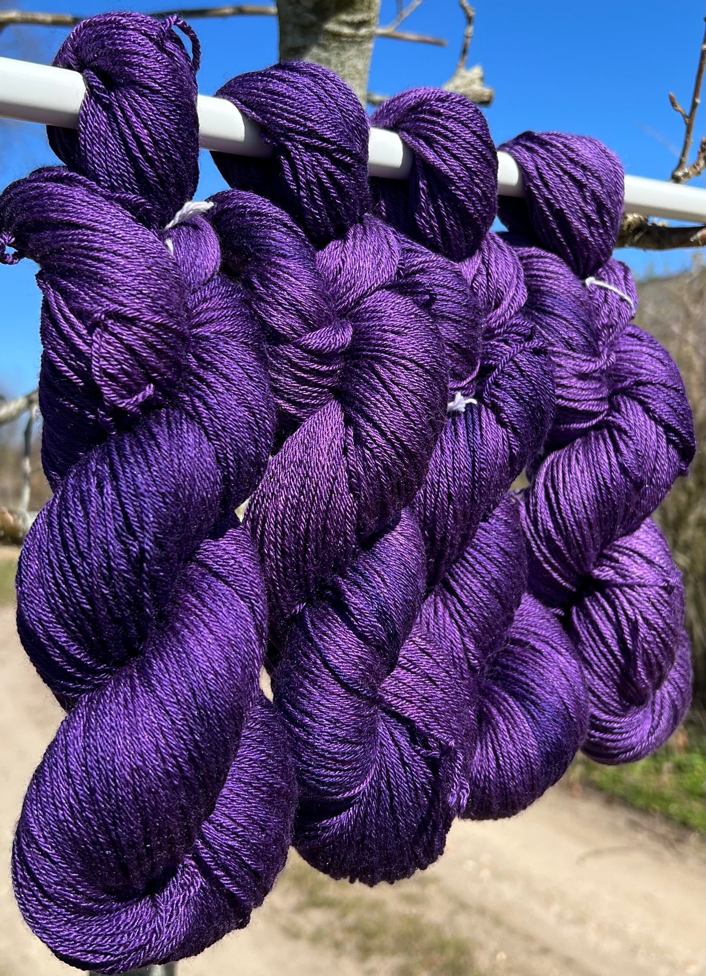 Håndfarvet sw merino og morbærsilke 50/50 💜