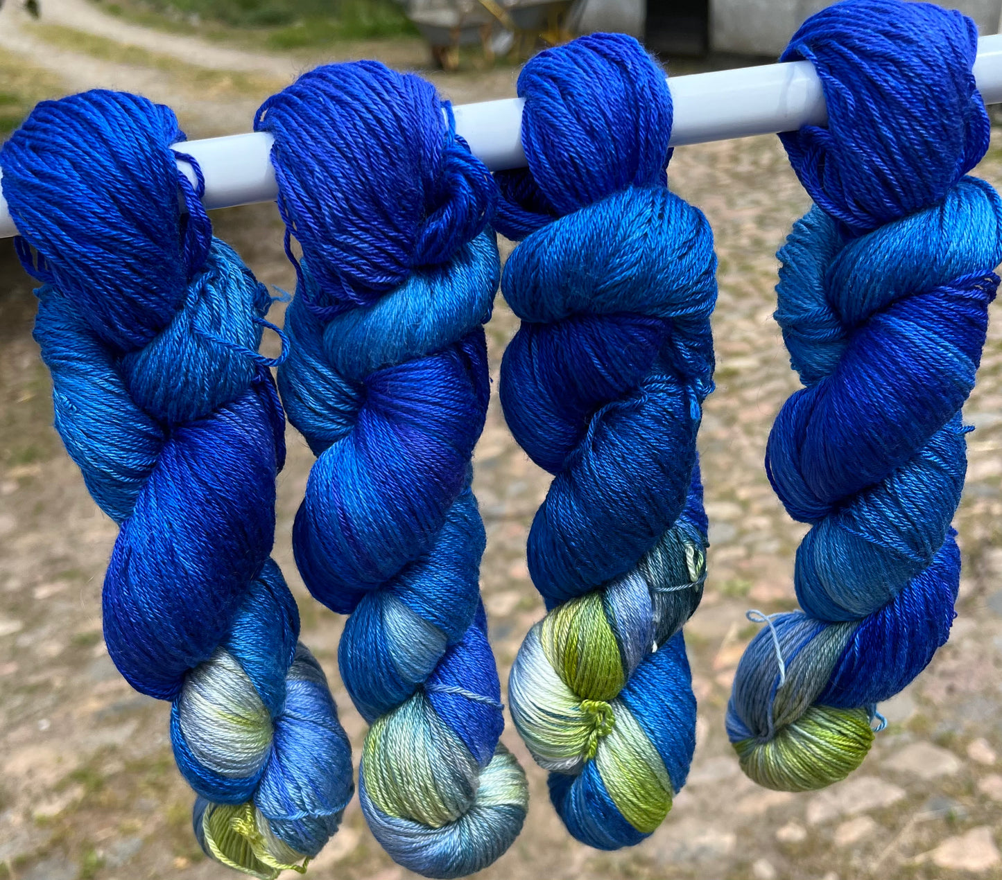 Håndfarvet sw merino og morbærsilke 50/50