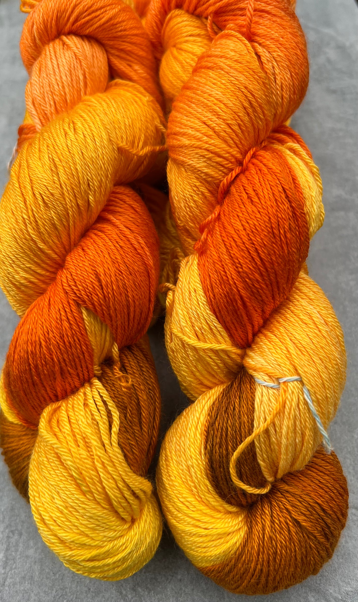 Håndfarvet sw merino og morbærsilke 50/50