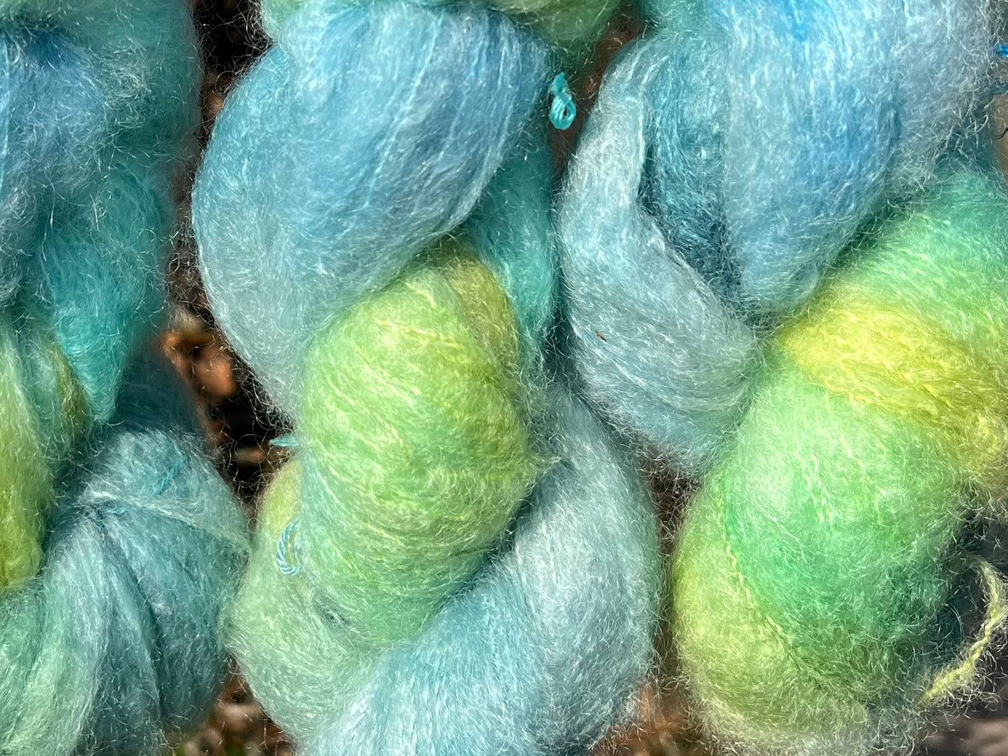 Håndfarvet Chunky Mohair 💙💚💛