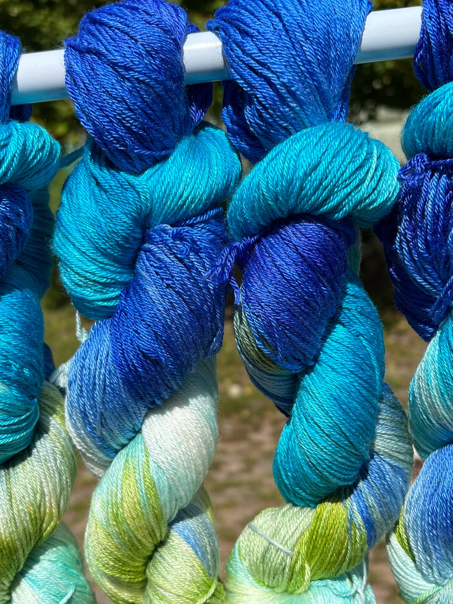 Håndfarvet sw merino og morbærsilke 50/50
