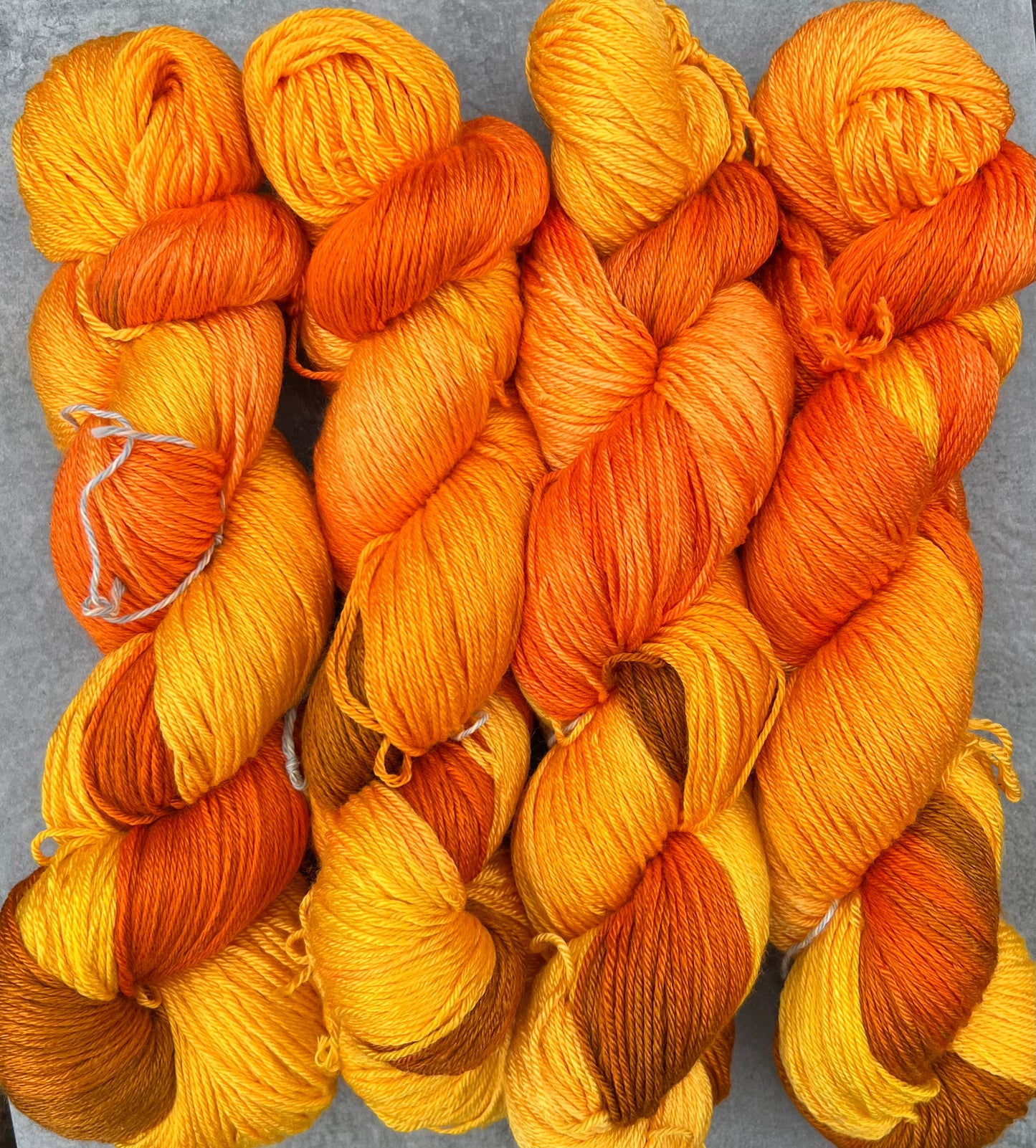 Håndfarvet sw merino og morbærsilke 50/50