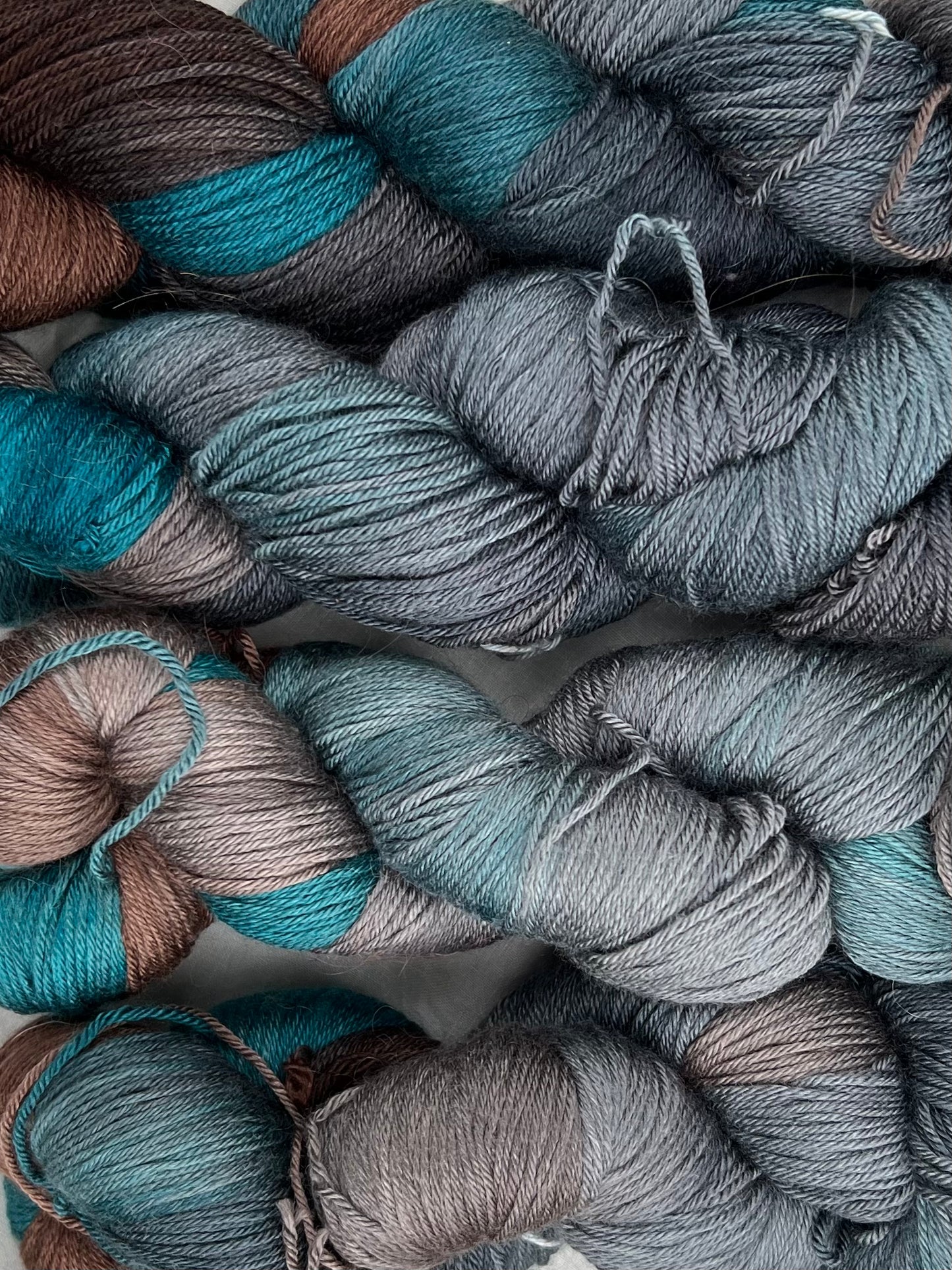 Håndfarvede sw merino og morbærsilke