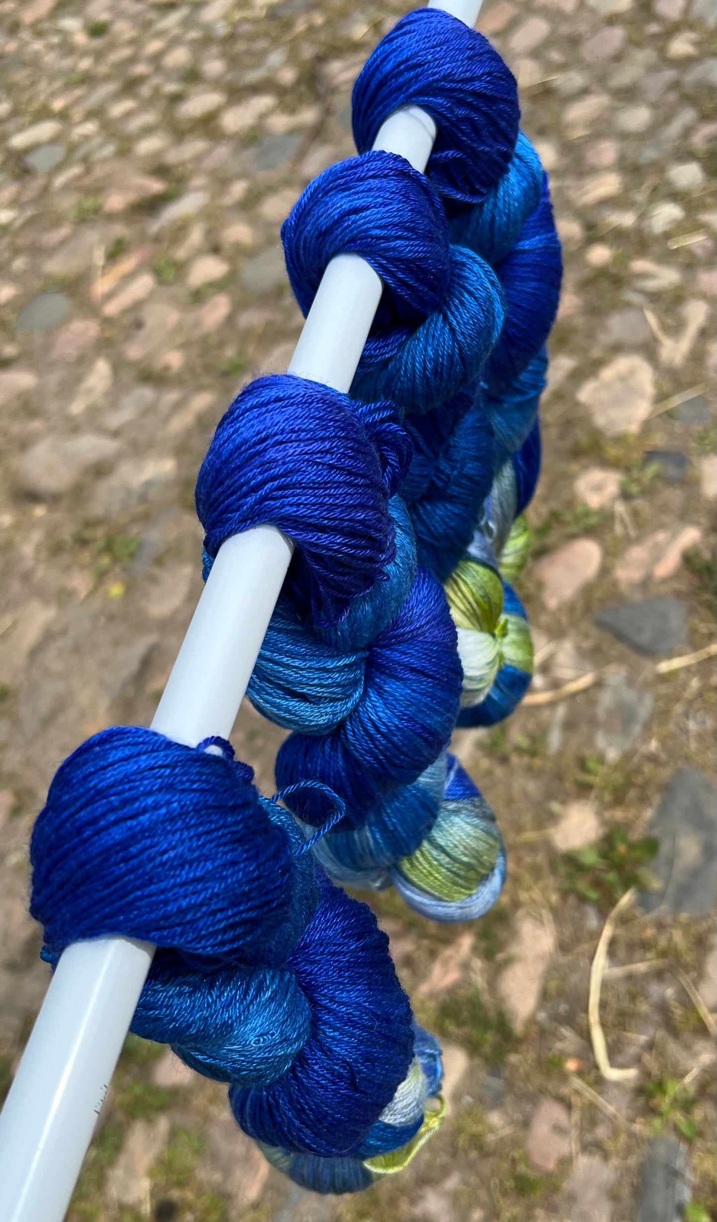 Håndfarvet sw merino og morbærsilke 50/50