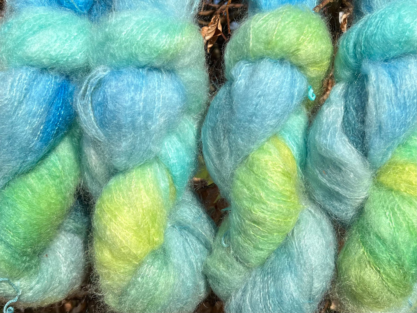 Håndfarvet Chunky Mohair 💙💚💛