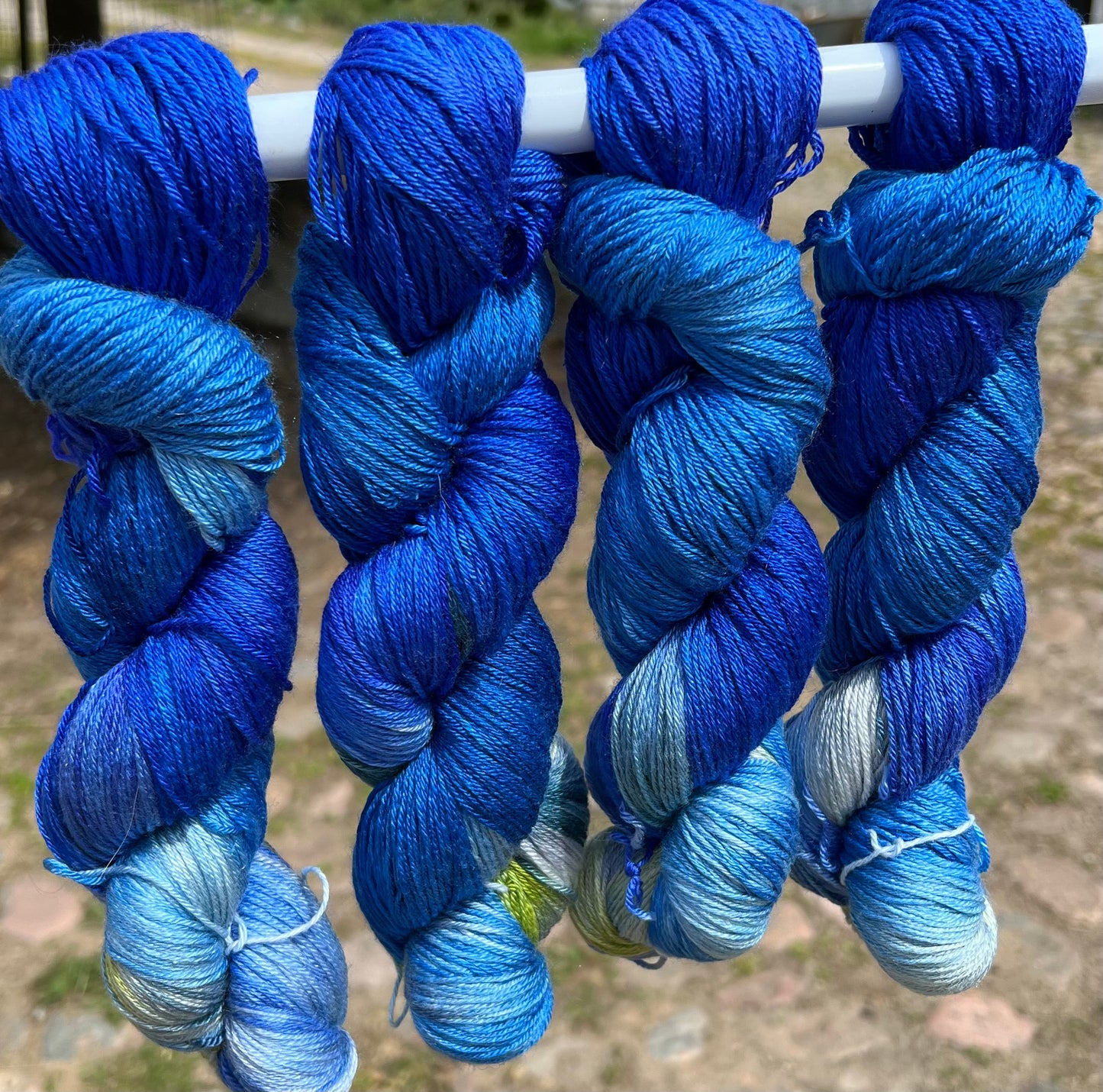Håndfarvet sw merino og morbærsilke 50/50