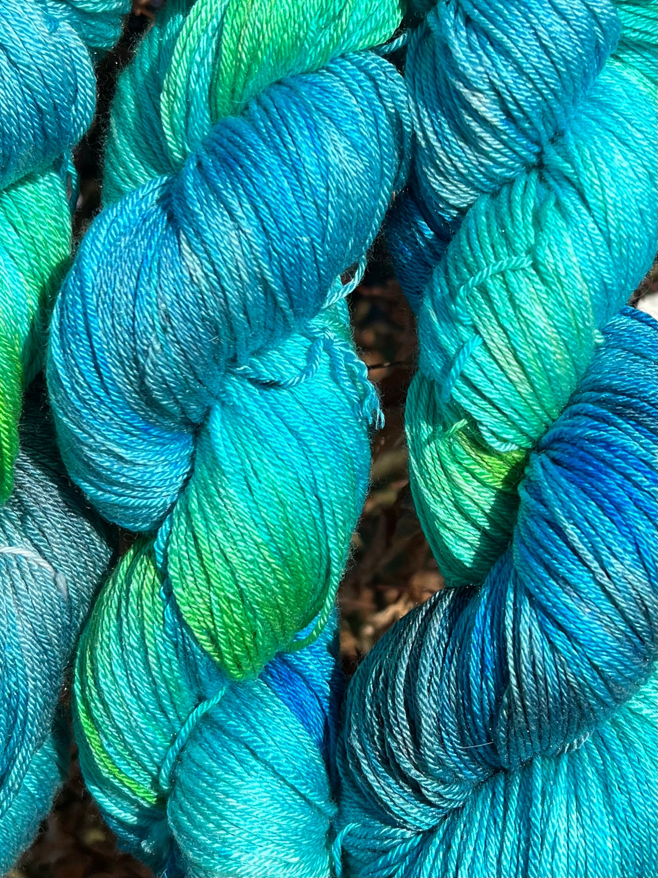 Håndfarvet merino og morbærsilke 50/50 💚💙
