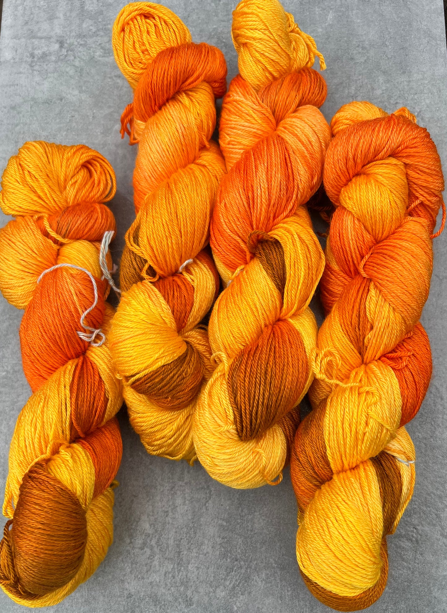 Håndfarvet sw merino og morbærsilke 50/50