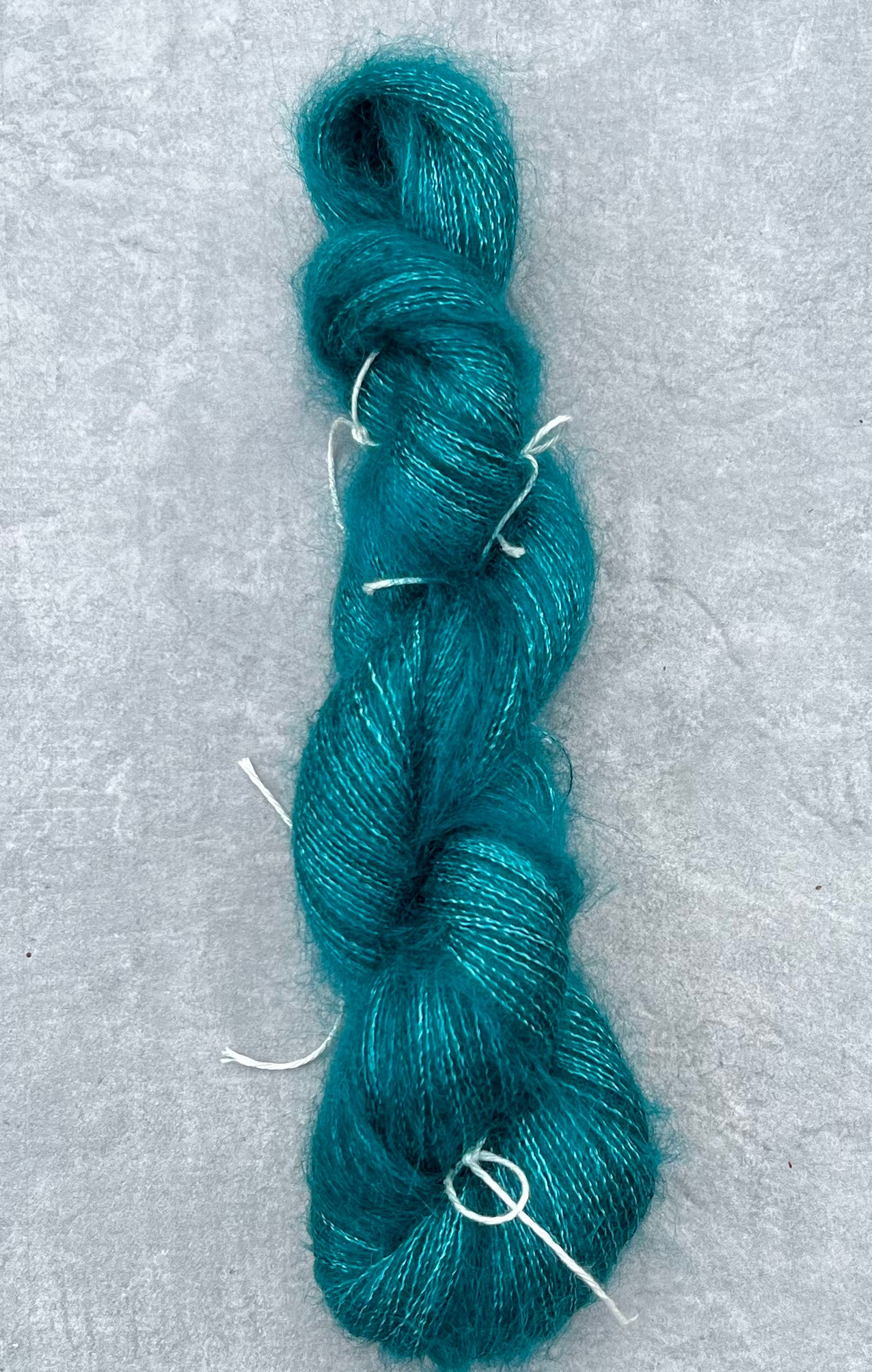 Grønlig med skær af blå