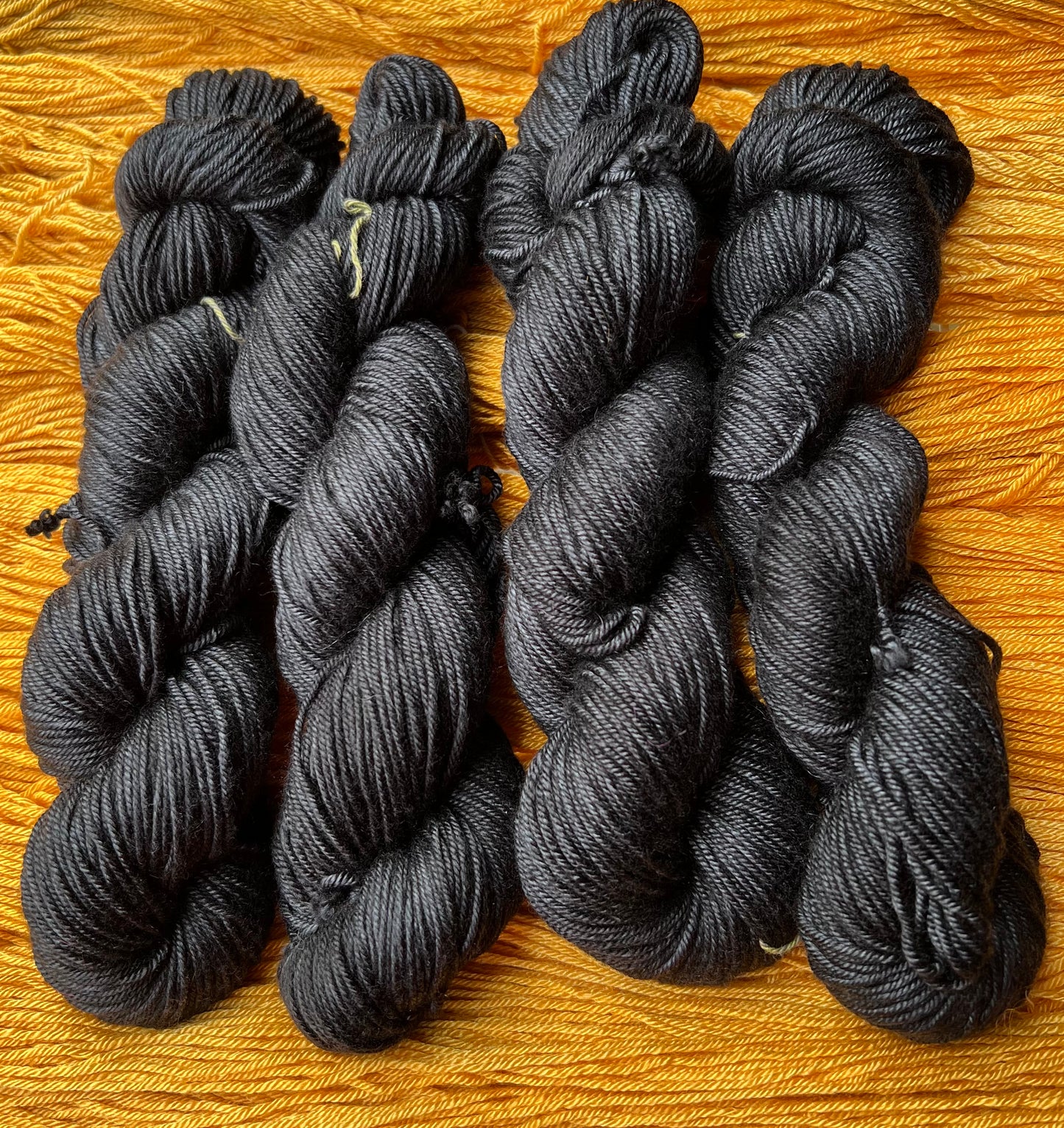 Håndfarvet sw merino og morbærsilke