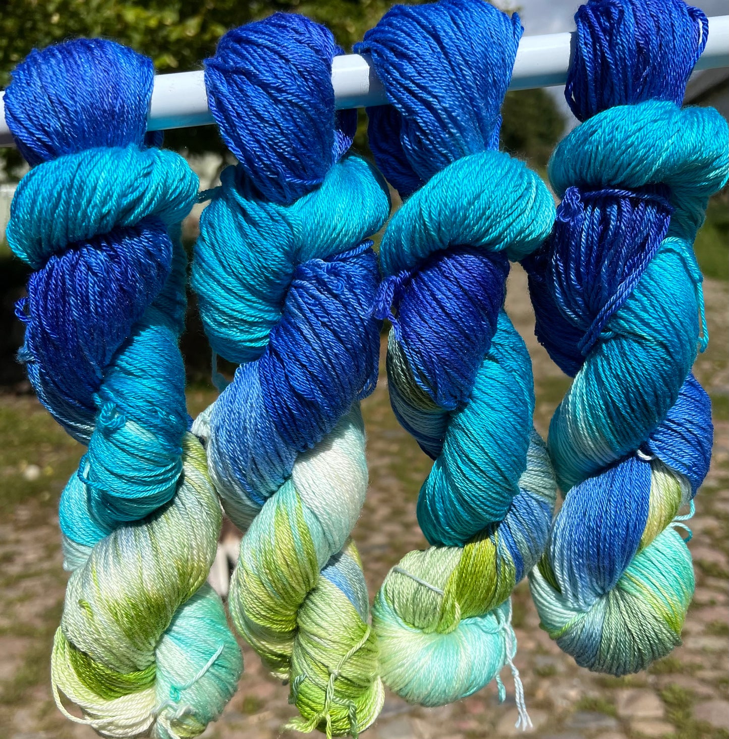 Håndfarvet sw merino og morbærsilke 50/50