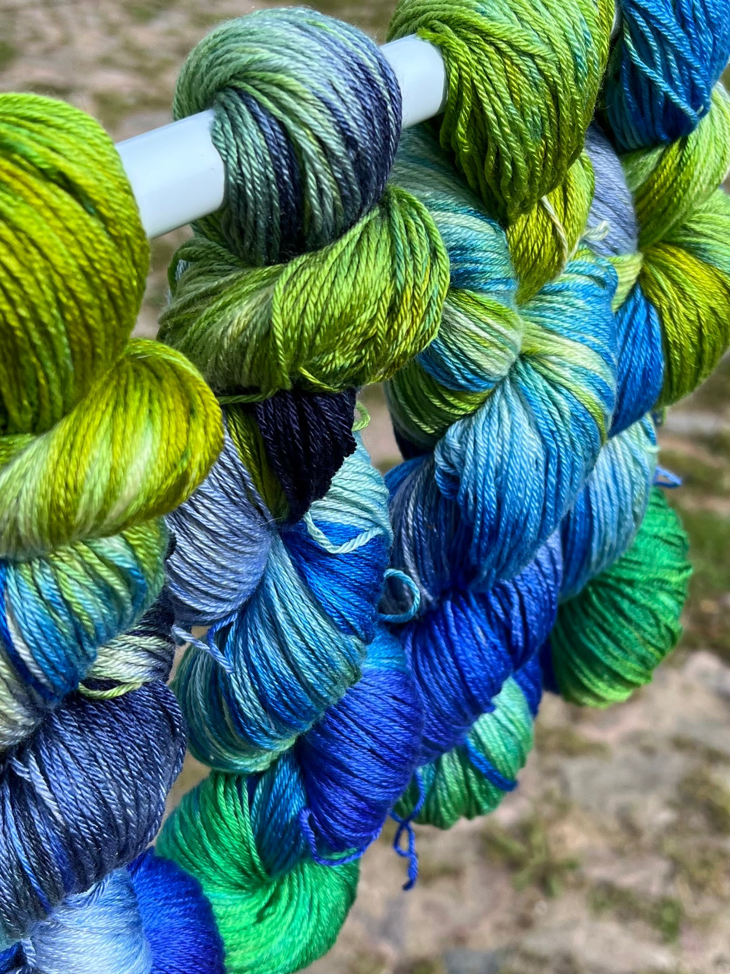Håndfarvet sw merino og morbærsilke 50/50