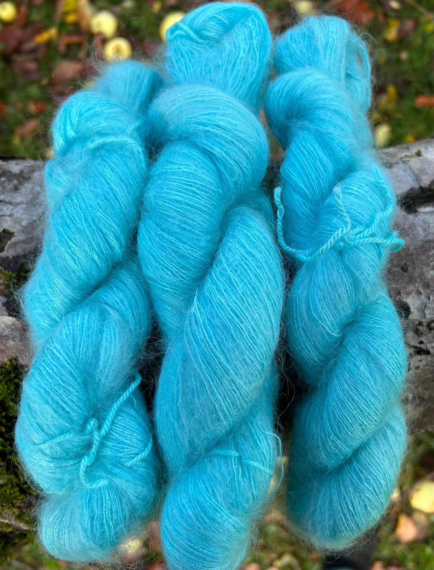 Håndfarvet silkemohair 60/40 samlet sæt på 143 gram.