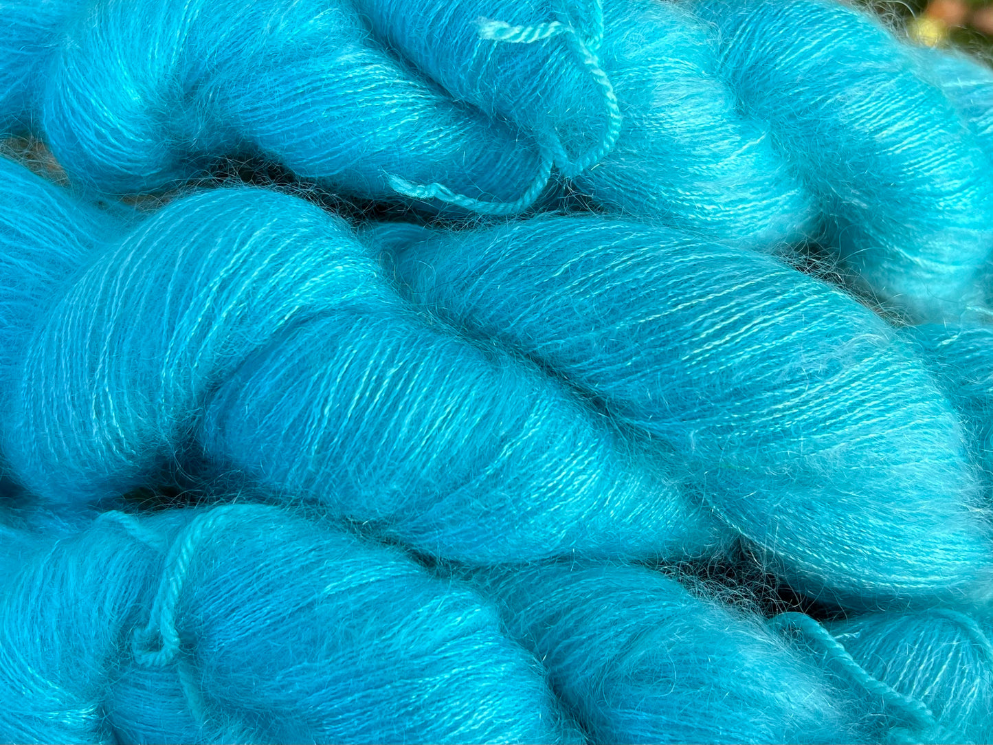 Håndfarvet silkemohair 60/40 samlet sæt på 143 gram.