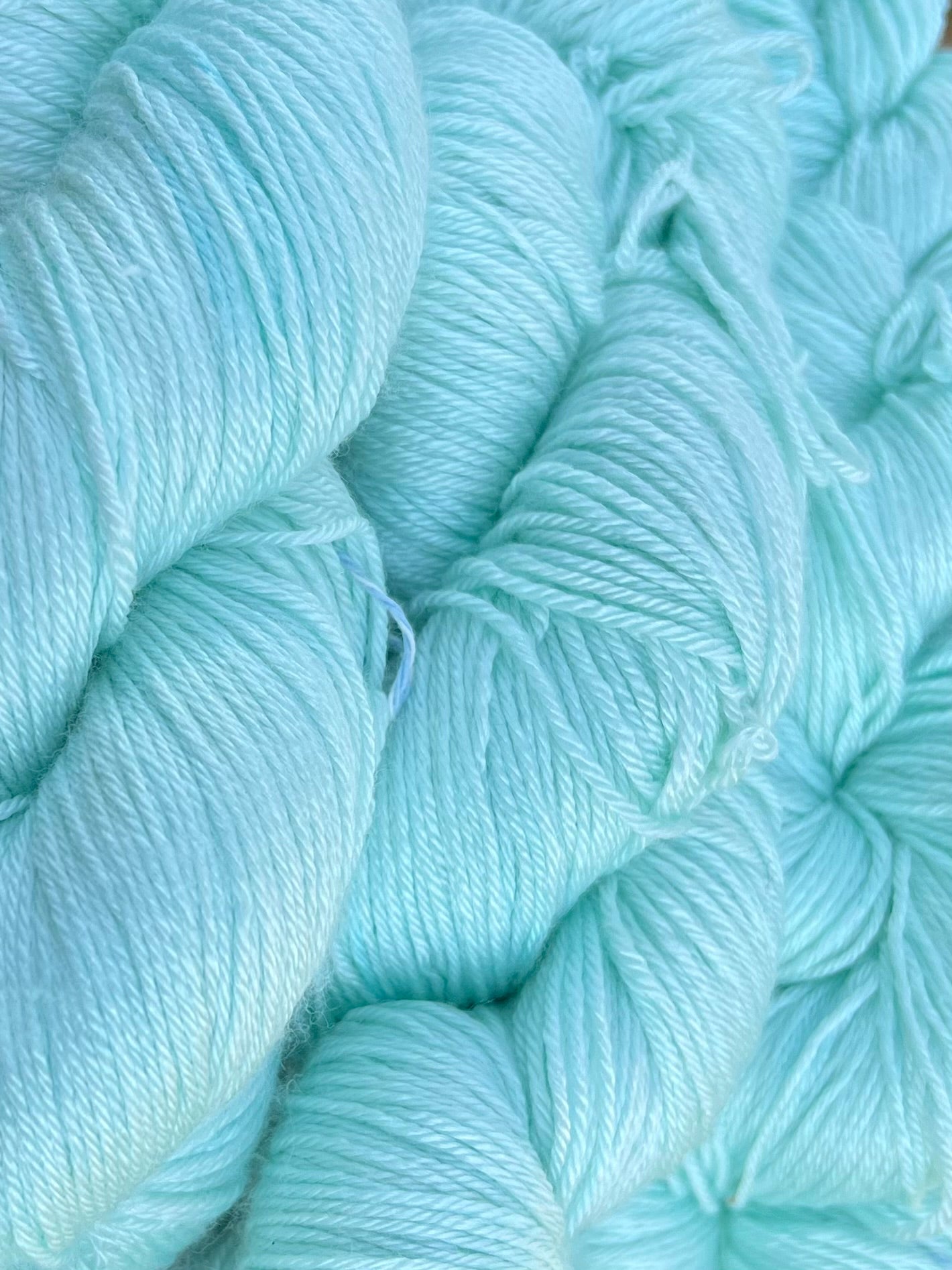 Håndfarvet sw merino/morbærsilke 50/50