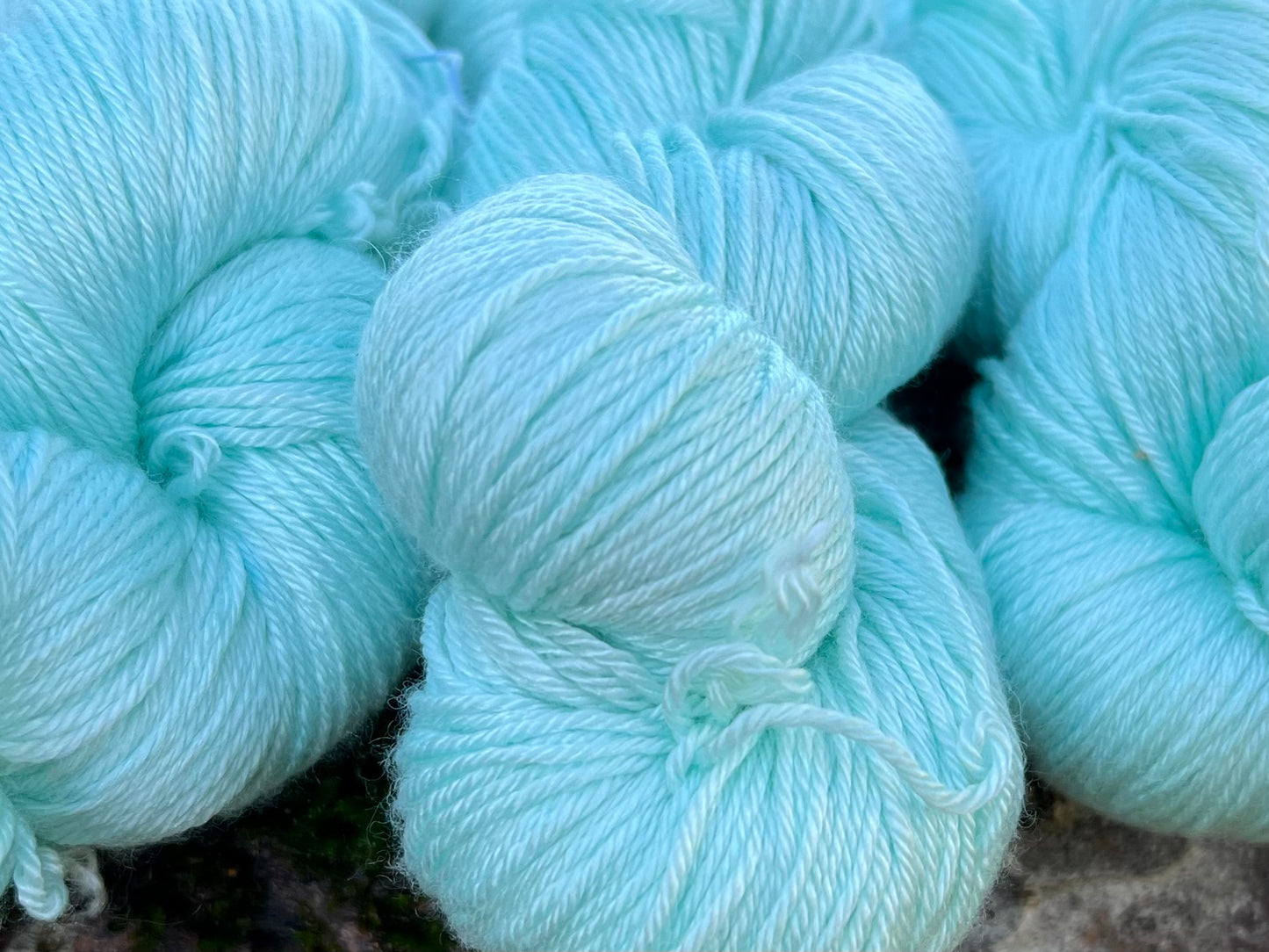 Håndfarvet sw merino/morbærsilke 50/50