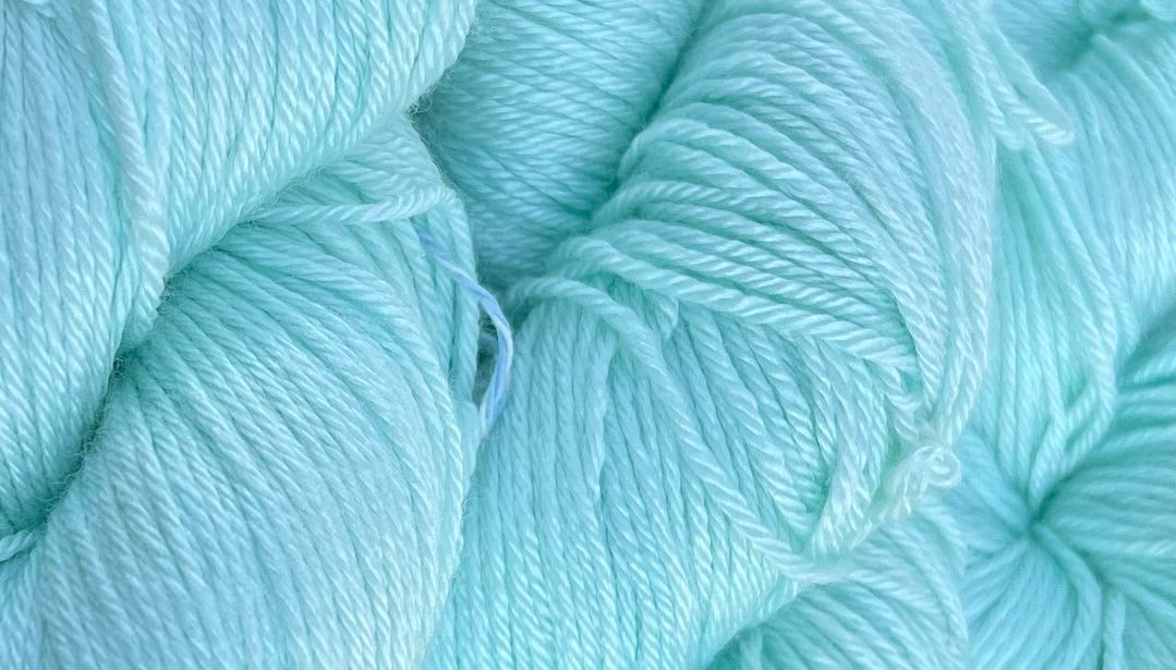 Håndfarvet sw merino/morbærsilke 50/50