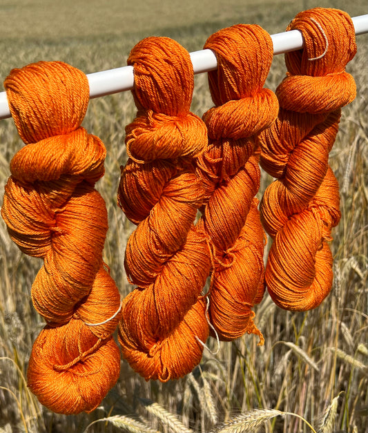 Håndfarvet sw merino og morbærsilke 50/50