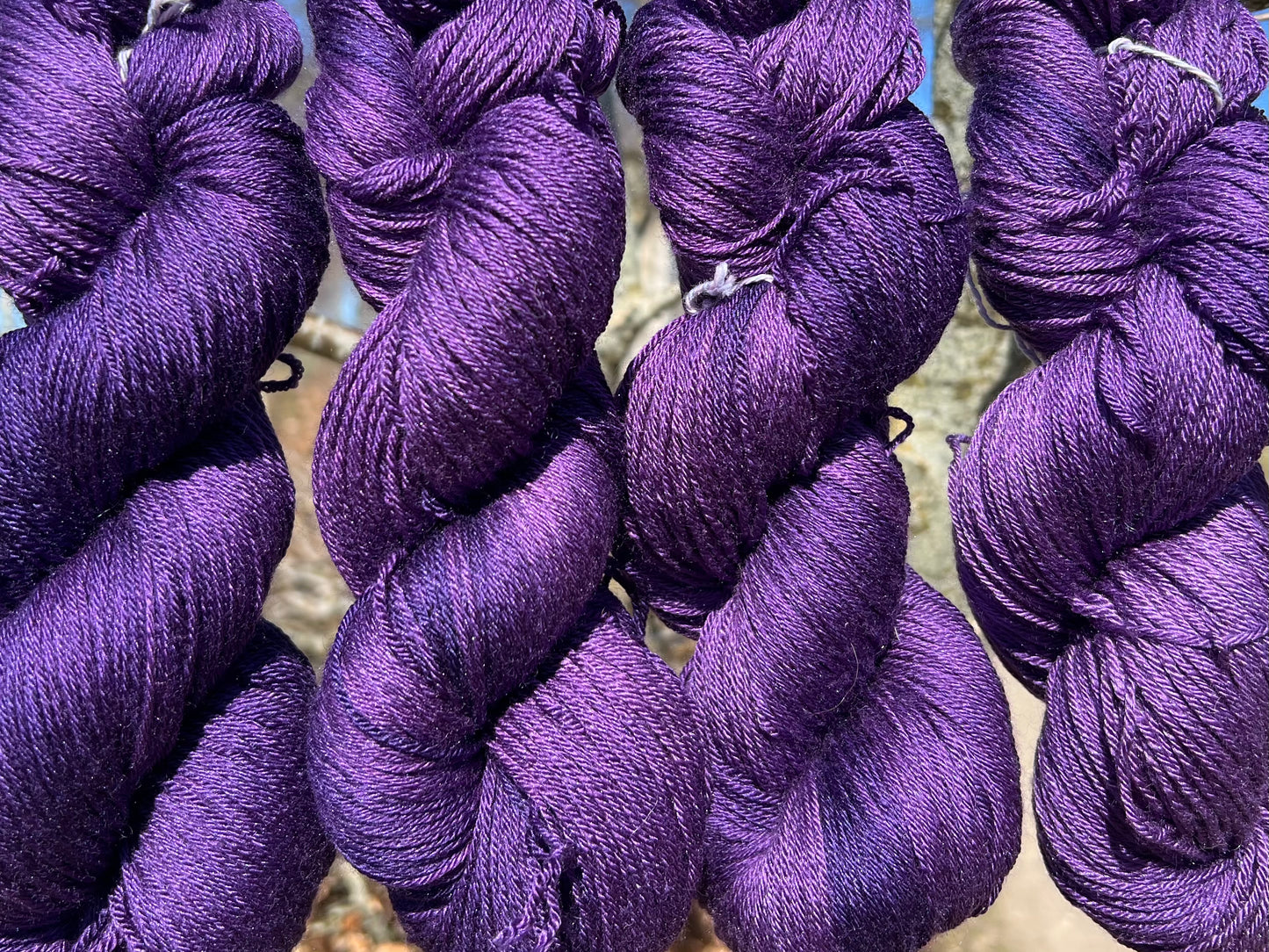 Håndfarvet sw merino og morbærsilke 50/50 💜