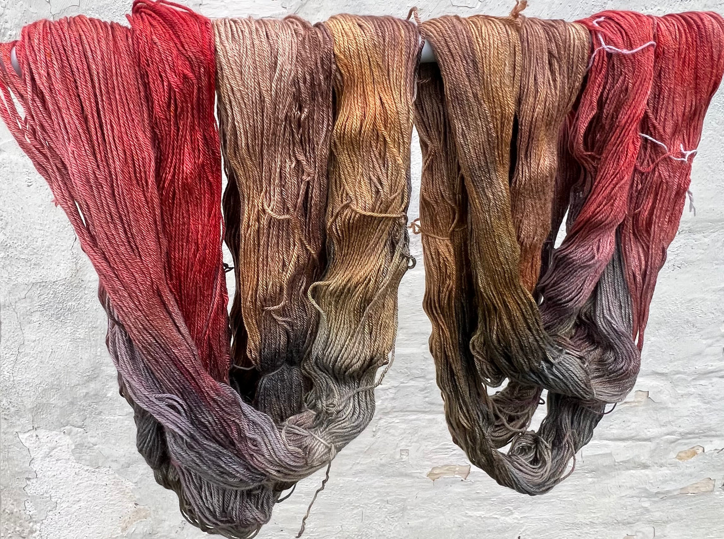Håndfarvet merino/morbærsilke 50/50.