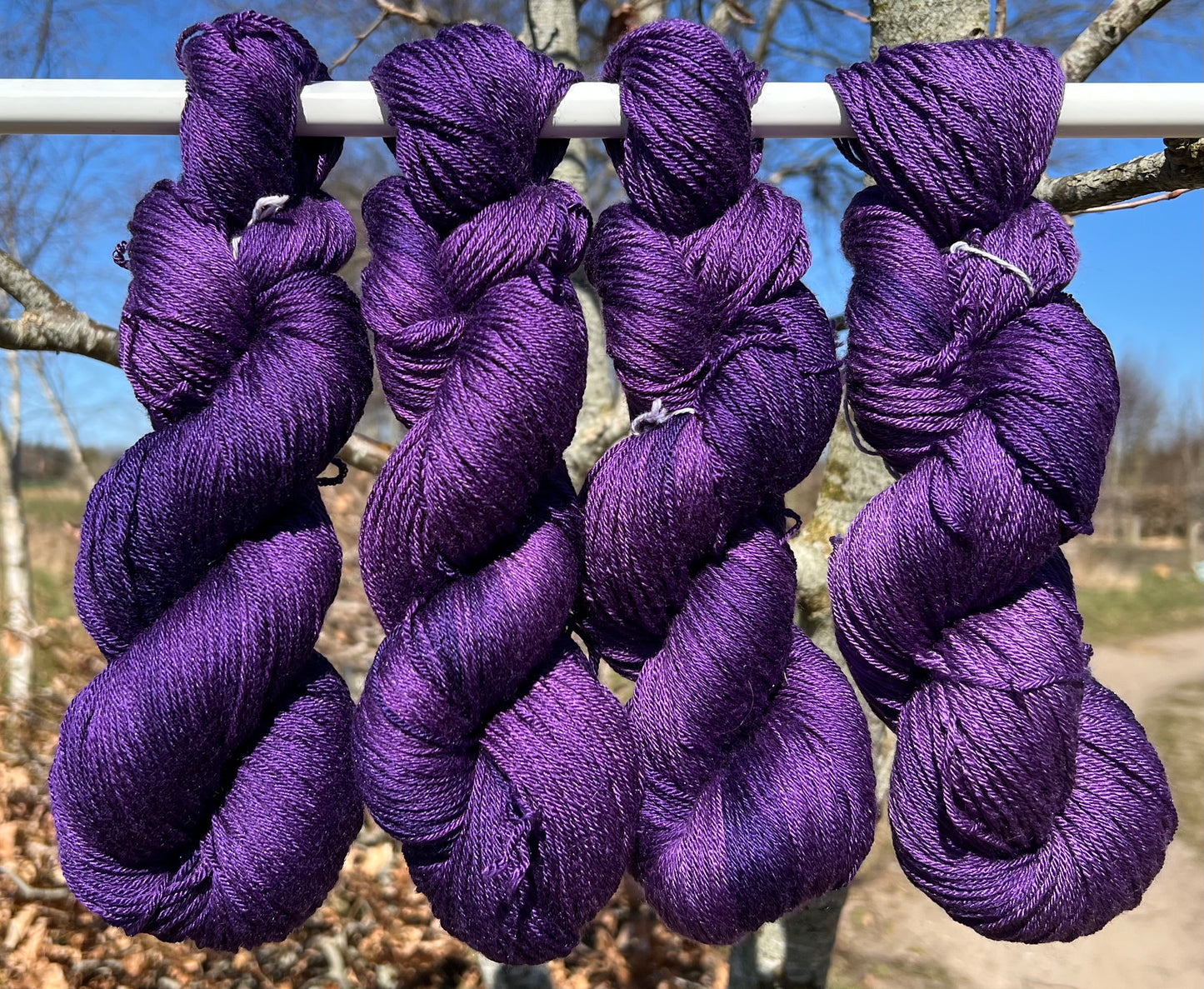 Håndfarvet sw merino og morbærsilke 50/50 💜