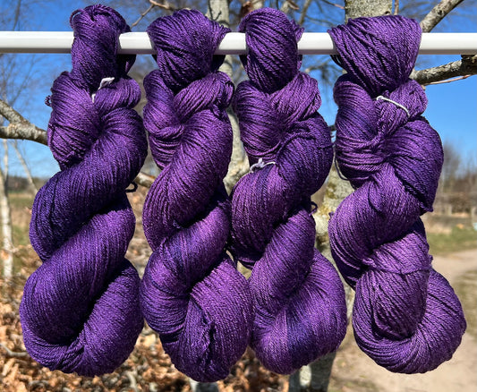 Håndfarvet sw merino og morbærsilke 50/50 💜