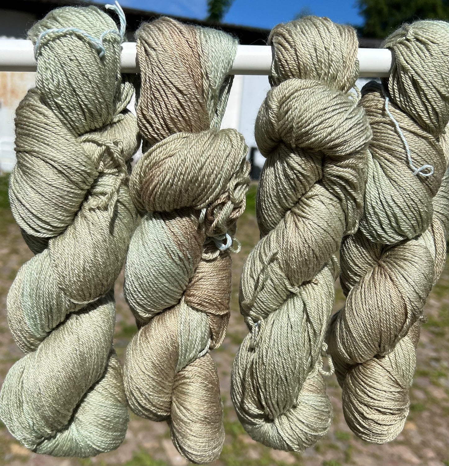 Håndfarvet sw merino og morbærsilke 50/50