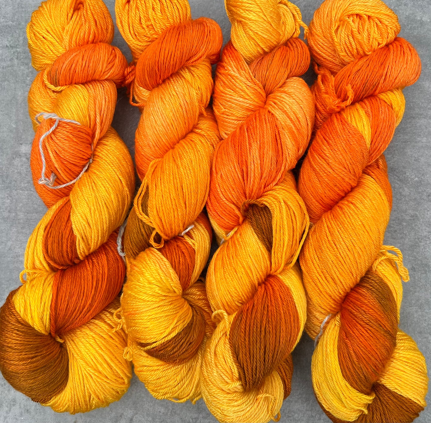 Håndfarvet sw merino og morbærsilke 50/50