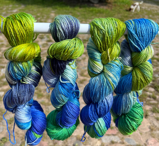 Håndfarvet sw merino og morbærsilke 50/50