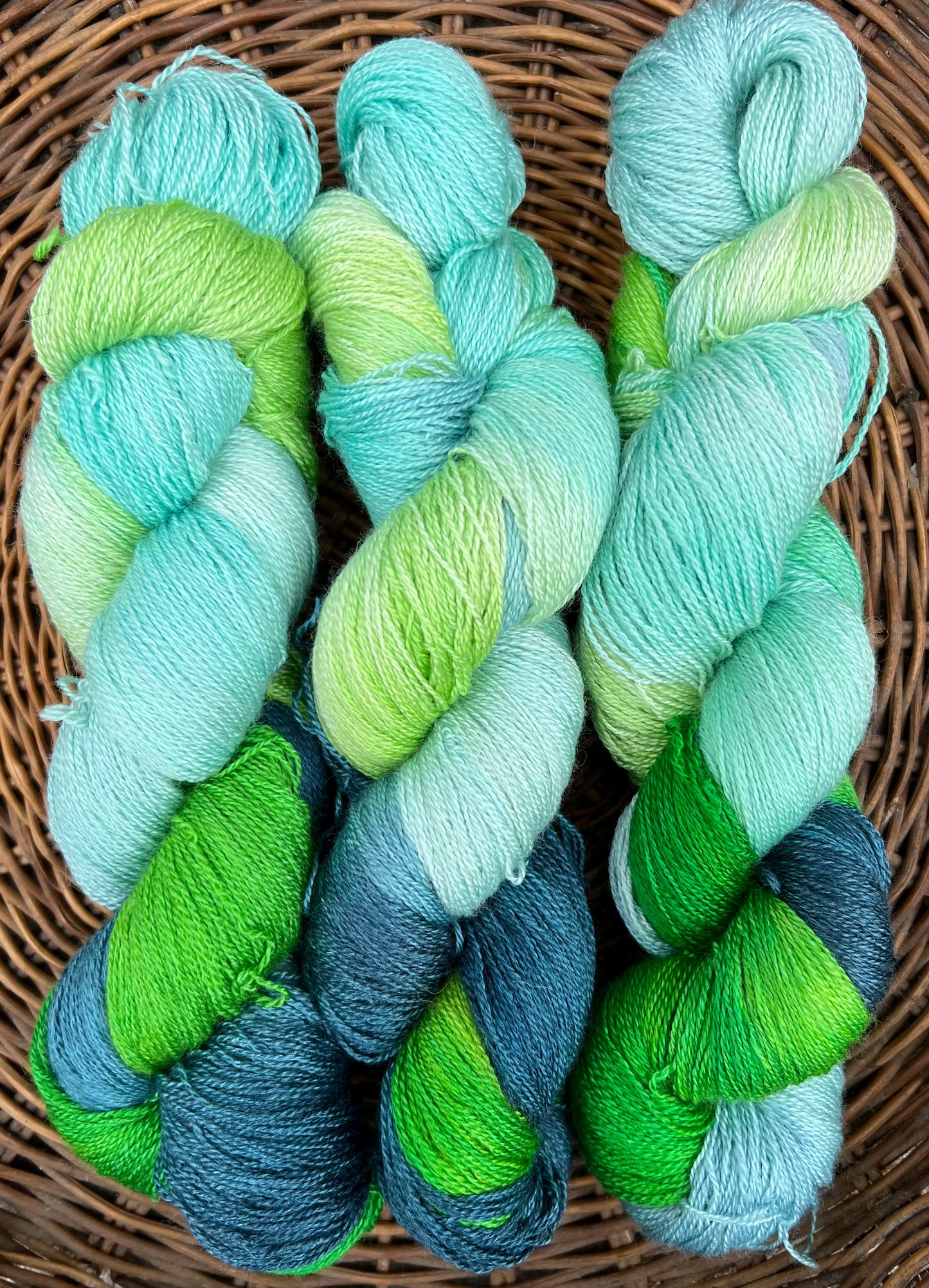 Håndfarvet sw merino og morbærsilke lace