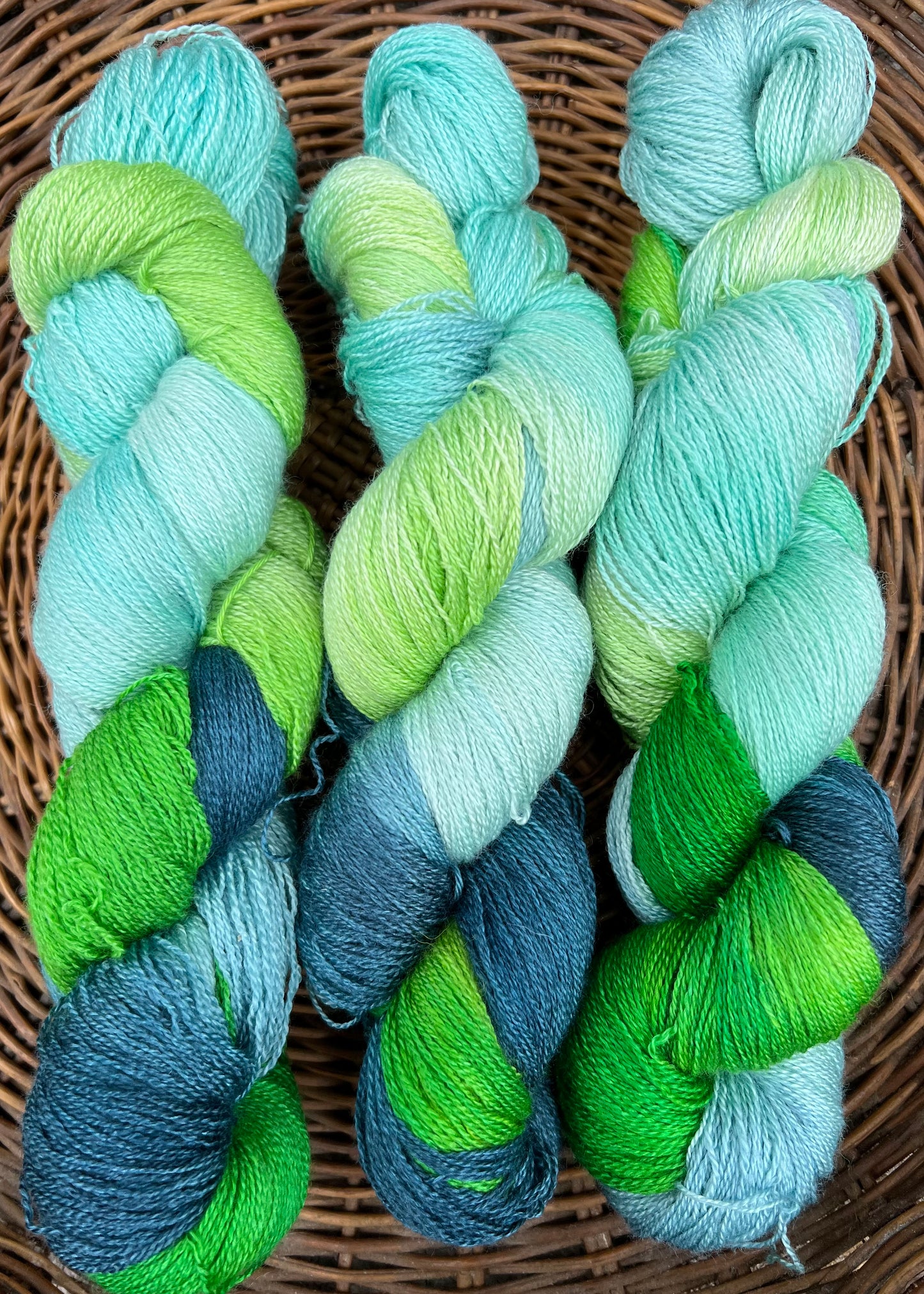 Håndfarvet sw merino og morbærsilke lace