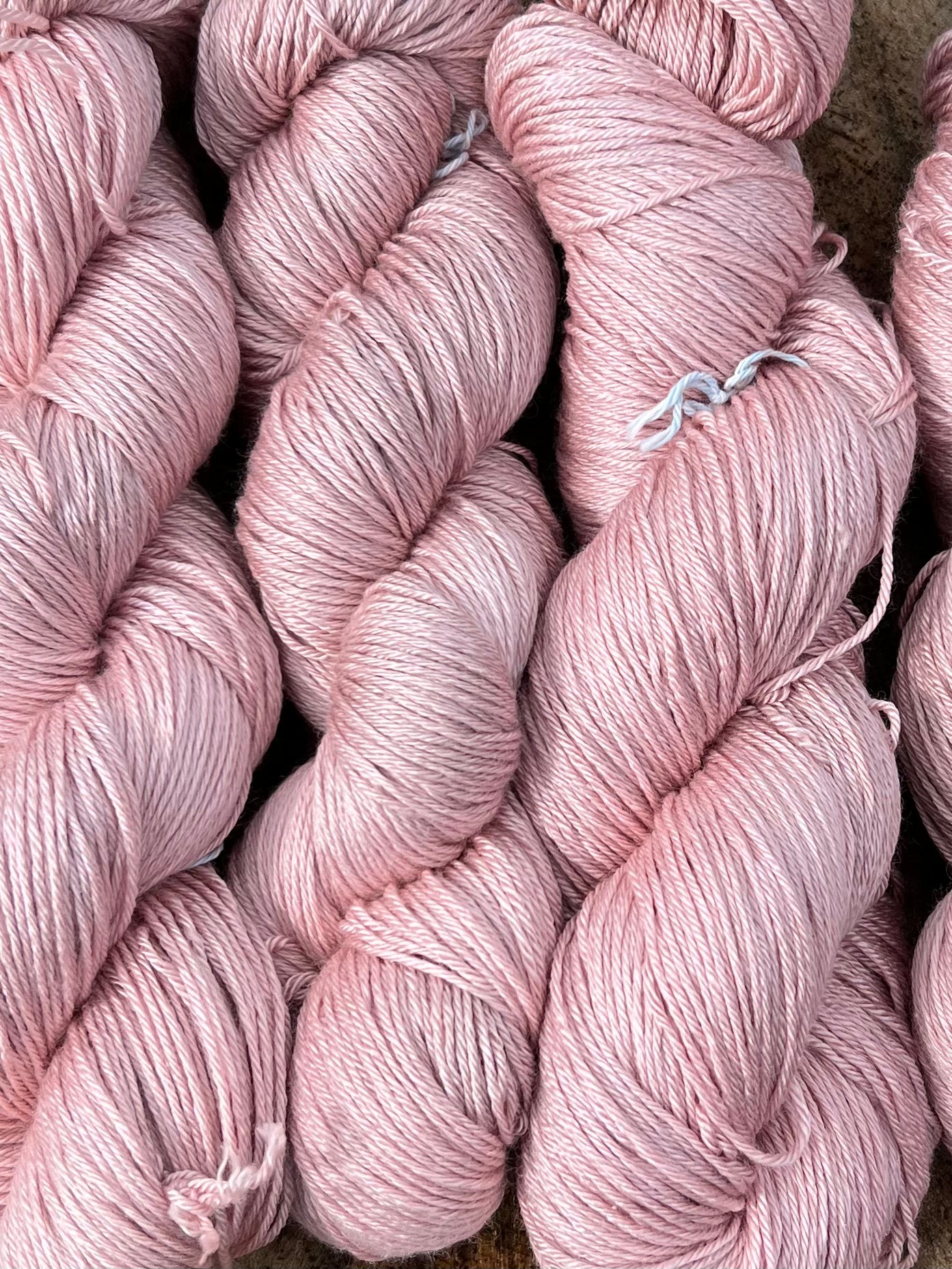 Håndfarvet sw merino og morbærsilke 50/50