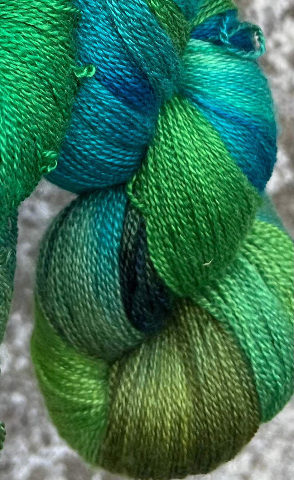 Håndfarvet sw merino og silke lace