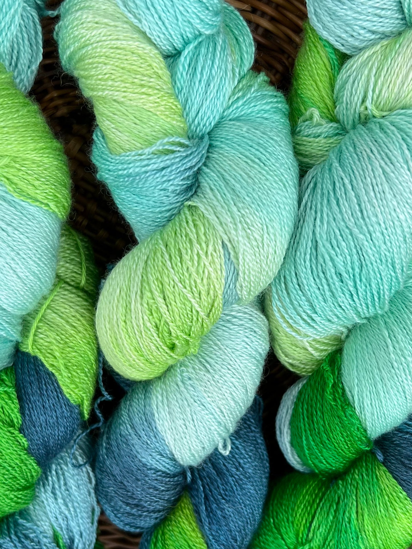 Håndfarvet sw merino og morbærsilke lace