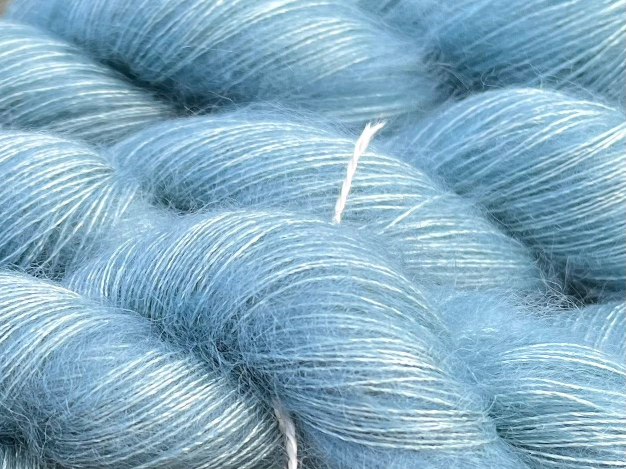 Silkemohair 60/40 baltisk blå